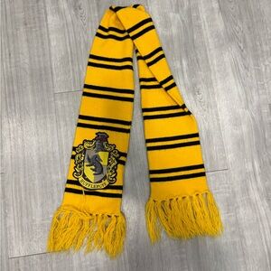 Harry Potter Branded Hufflepuff House Crest Patch Knitted Scarf Wrap